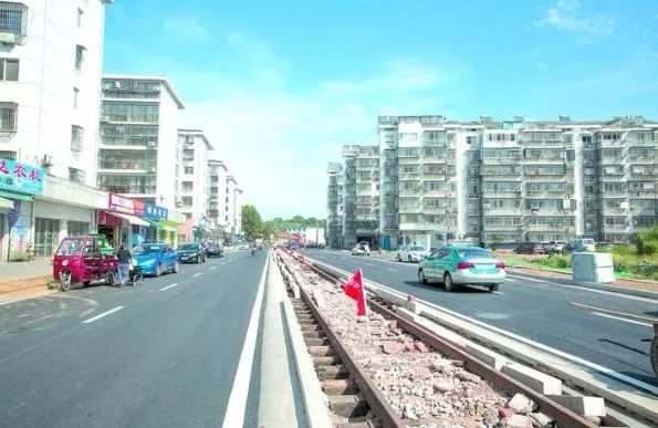 南起巴陵大橋北匝道,北接洞庭北路雙向四車道,全長2km的汴河園路道路