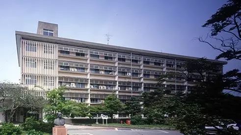 金泽大学(kanazawa university),坐落在日本石川县金泽市,是于1862年