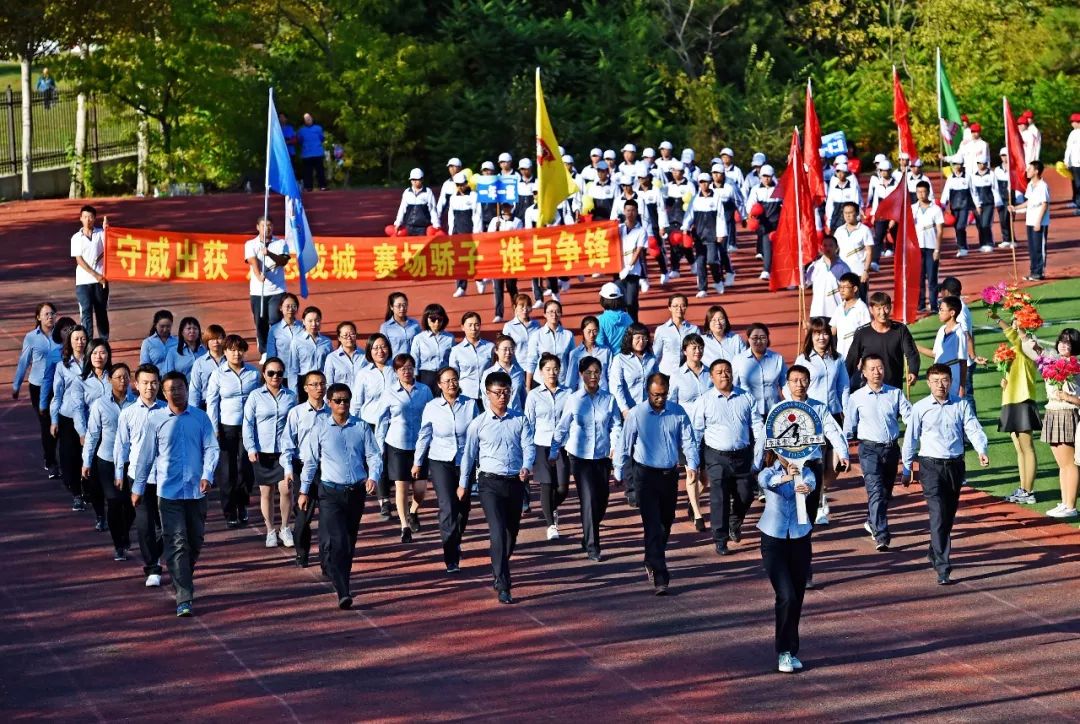 花繩舞獅表演隊 滑動查看前導隊圖片 >>彩旗方塊隊入場校旗入場國旗