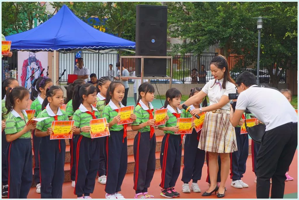 簡訊河池市實驗小學澳門國際城校區舉行紀念孔子誕辰日暨第一屆讀書節