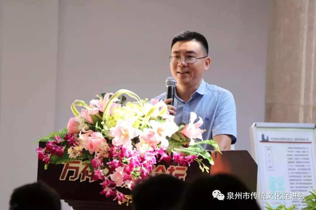 石狮市教育局蔡钰章副局长致开幕词,希望学子们要珍惜读书机会,懂得