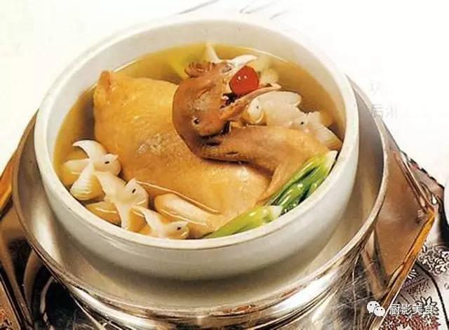 百鸟朝凤是一道传统湘菜,象征欢聚一堂,其乐融融.