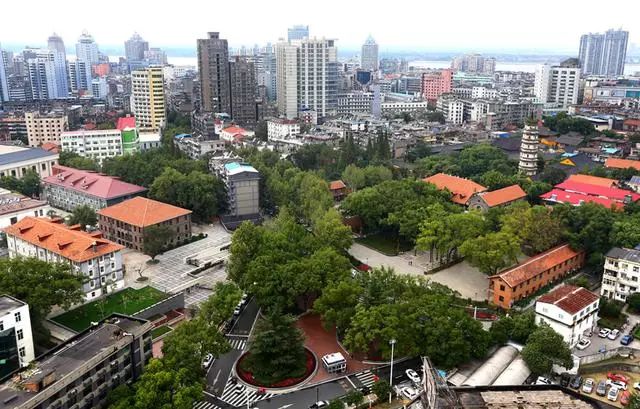 九江市民国庆休闲又多了一个好去处,庾亮南路历史文化街区开街