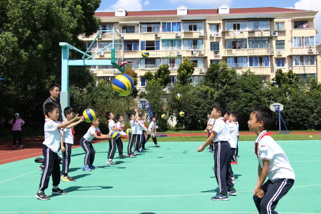 韵颖体育的教练团队也都准备好了符合现阶段学生的教学计划和教案