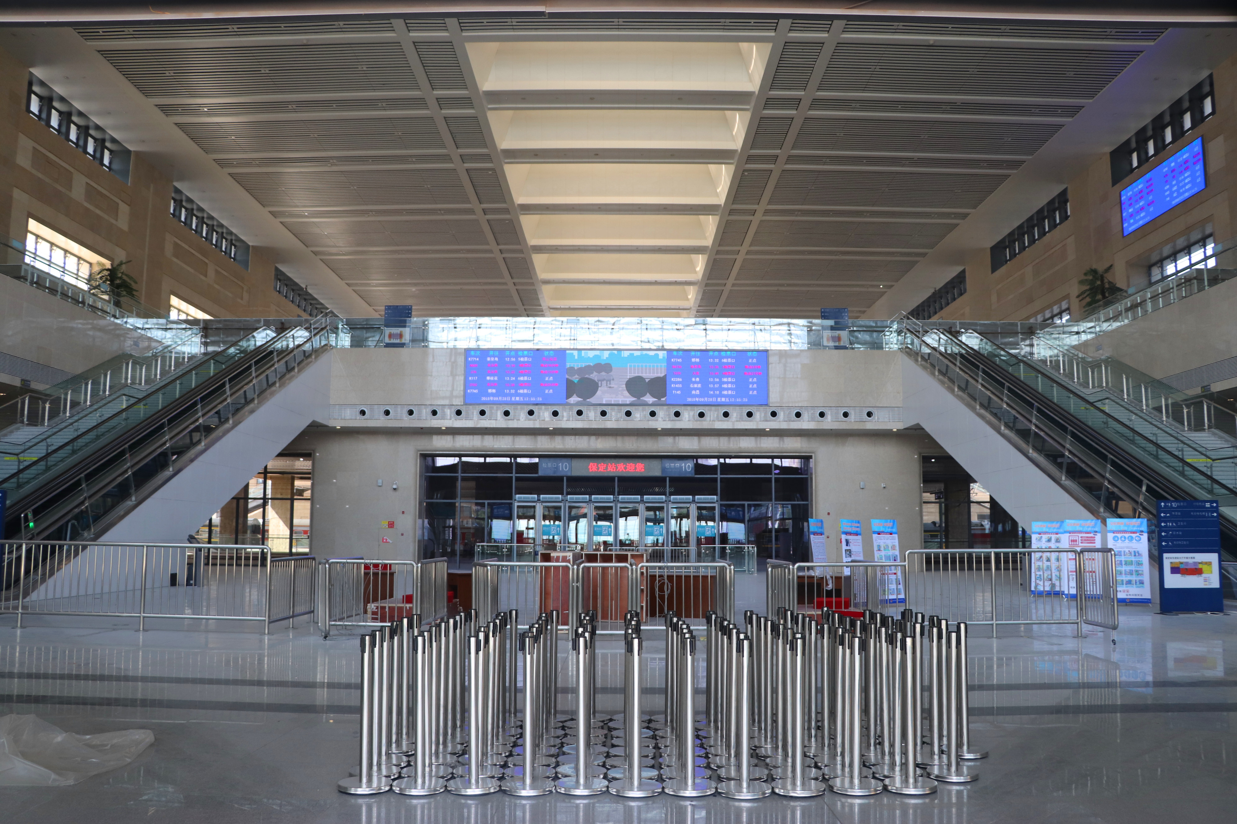 保定火车站东广场10月1日启用,东站房同步开通!