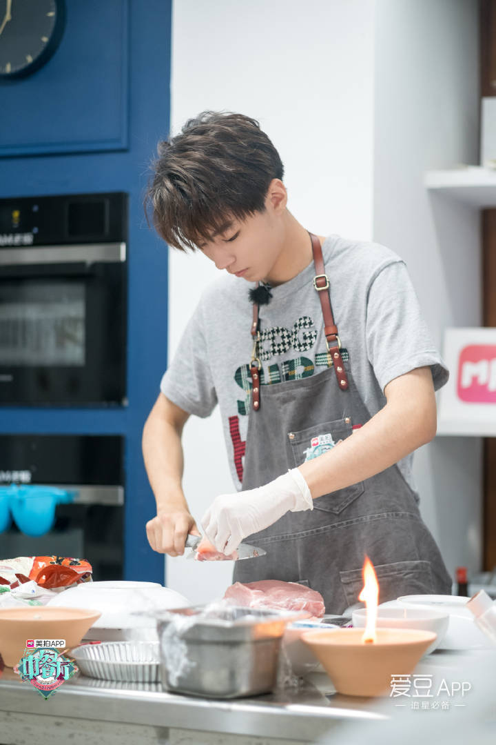 圖/湖南衛視中餐廳)今晚十點鎖定湖南衛視《中餐廳》和廚系少年王俊凱