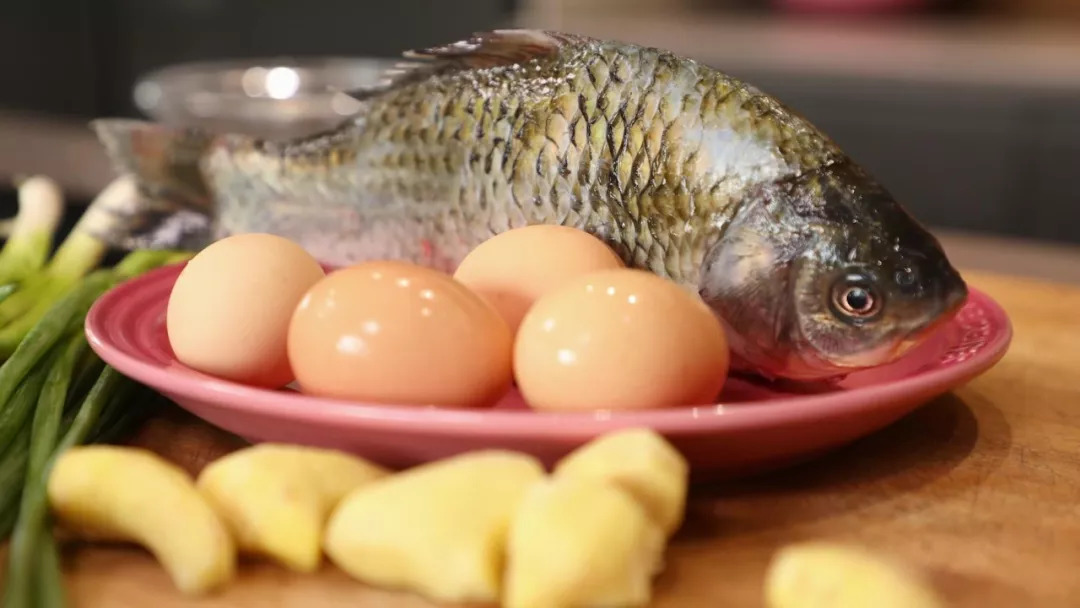 有魚又有蛋,這樣的菜餚最下飯!_鯽魚