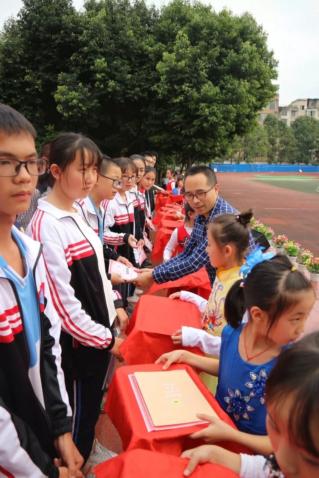 学校动态春华秋实展佳绩秣马厉兵再起航犀浦实验学校举行2018秋季表彰