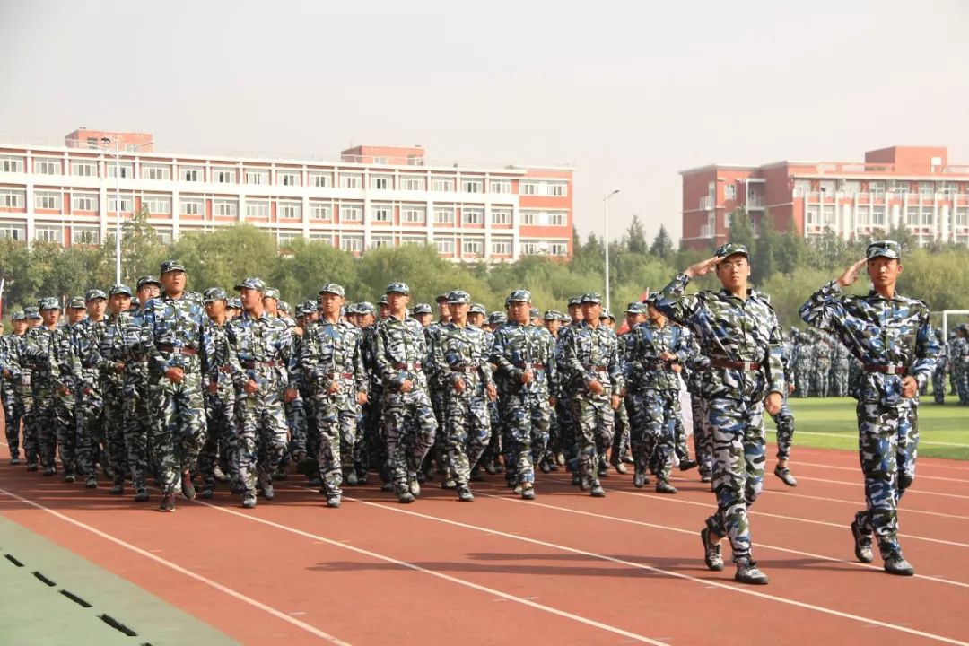 青职阅兵献礼国庆丨逐青春光芒担时代使命