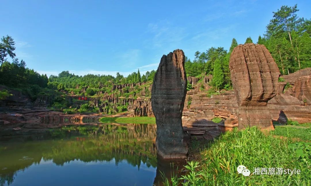 猛洞河漂流位於永順縣,其起漂點據湘西著名旅遊景點芙蓉鎮僅40公里,因