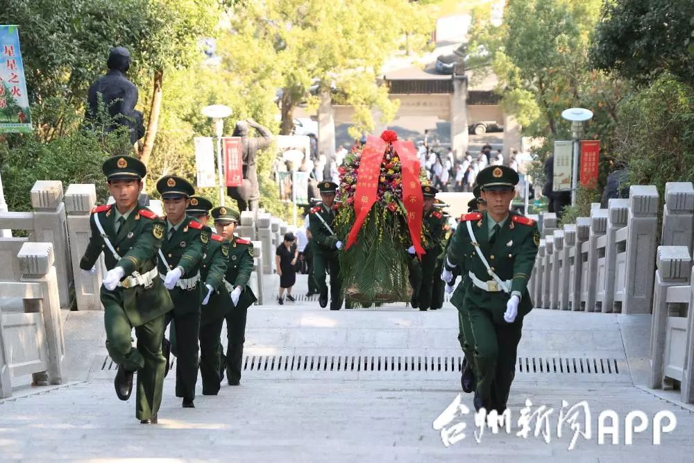 陳奕君,張曉強,元茂榮,陳偉義,吳海平等市四套班子領導來到解放一江山