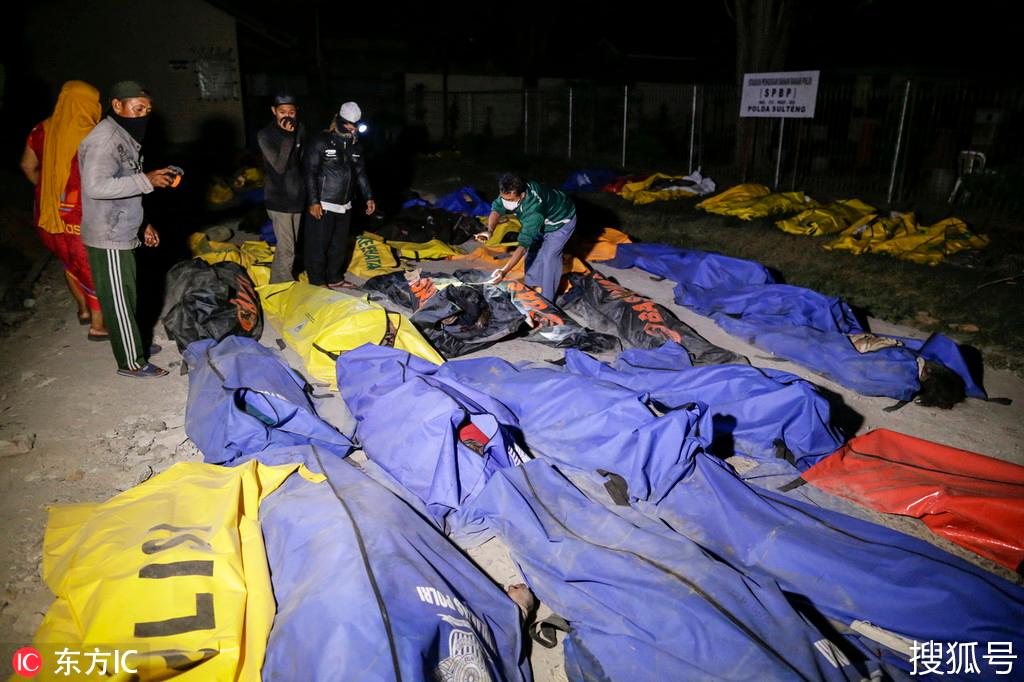 印尼地震死亡人数上升到410人 灾区遍布遇难者遗体