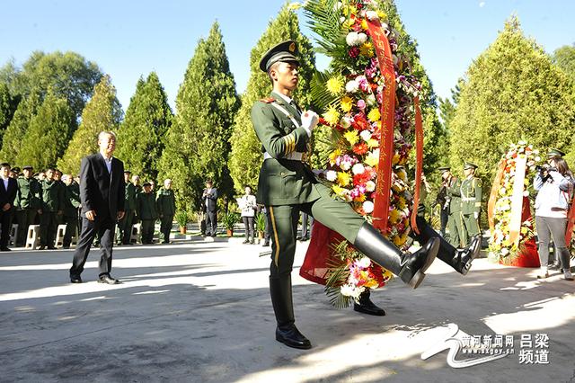 吕梁市举行烈士公祭活动 社会各界缅怀革命先烈