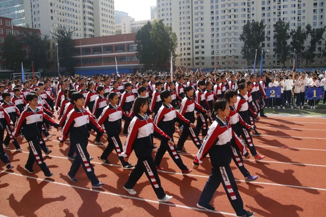 西山学校 校服图片