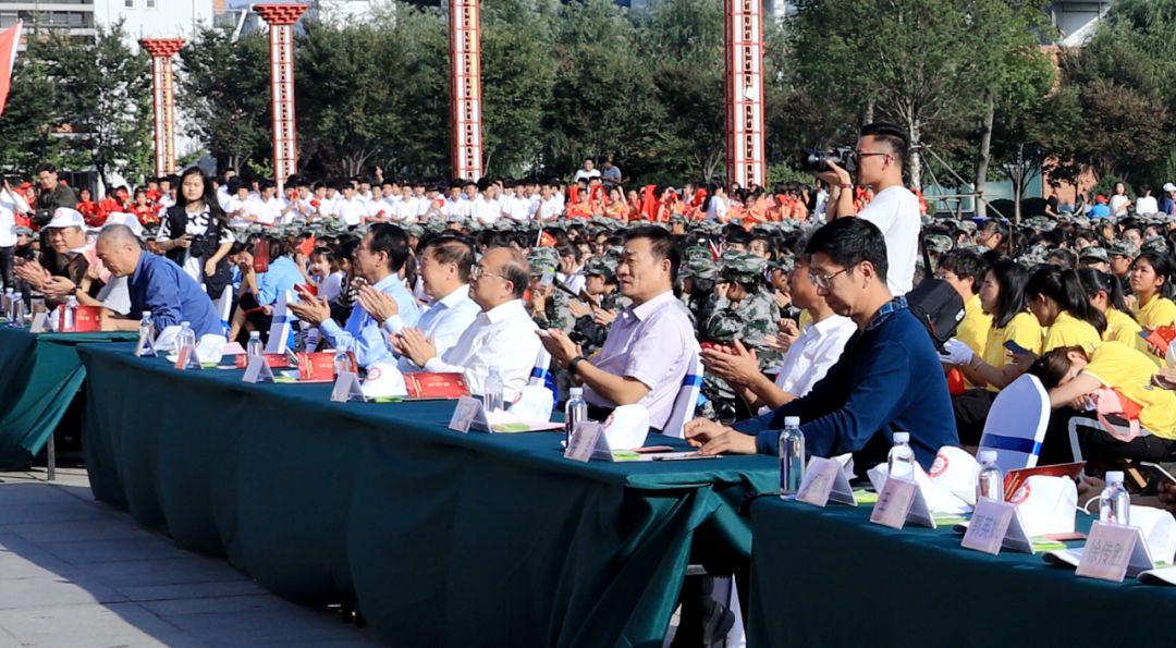 传承红色基因弘扬沂蒙精神临沂大学4000余名师生羲之广