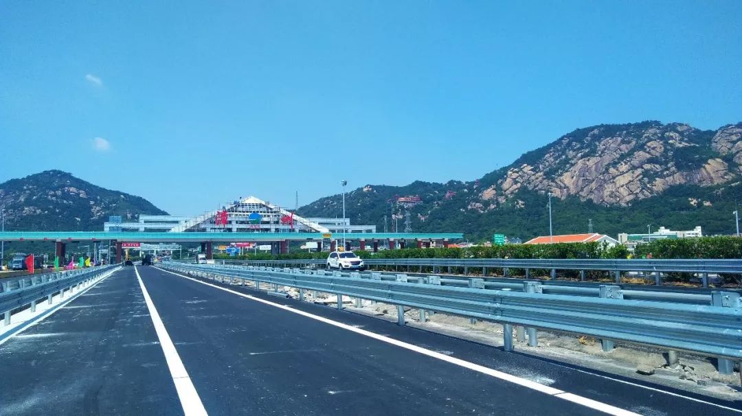 项目采用高速公路标准建设,主线长118km,增设匝道5条,项目概算1