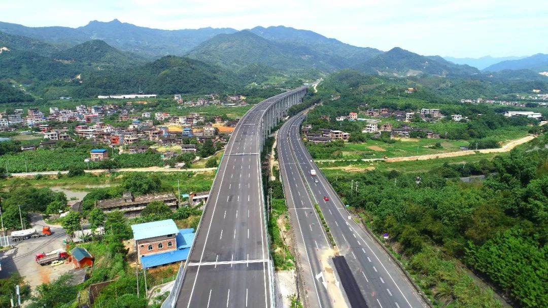 厦蓉高速公路漳州段改扩建工程正式通车