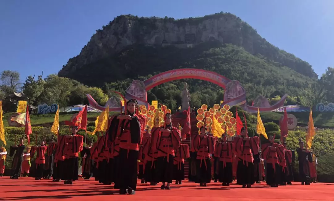 2018年女娲祭典暨女娲文化中华母亲文化与新时代家国家风家教座谈会在