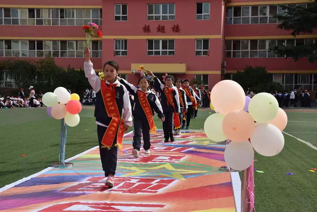 东城一小学生登上星光大道啦雏鹰起飞振翅翱翔