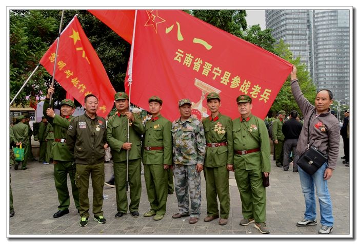 愛心人士在昆明勝利堂舉辦了一次緬懷歷史,祭奠英烈的活動.