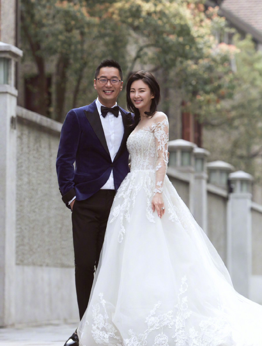 张雨绮与富商袁巴元的雷厉风行闪婚经历,才塑造了这么霸气的她