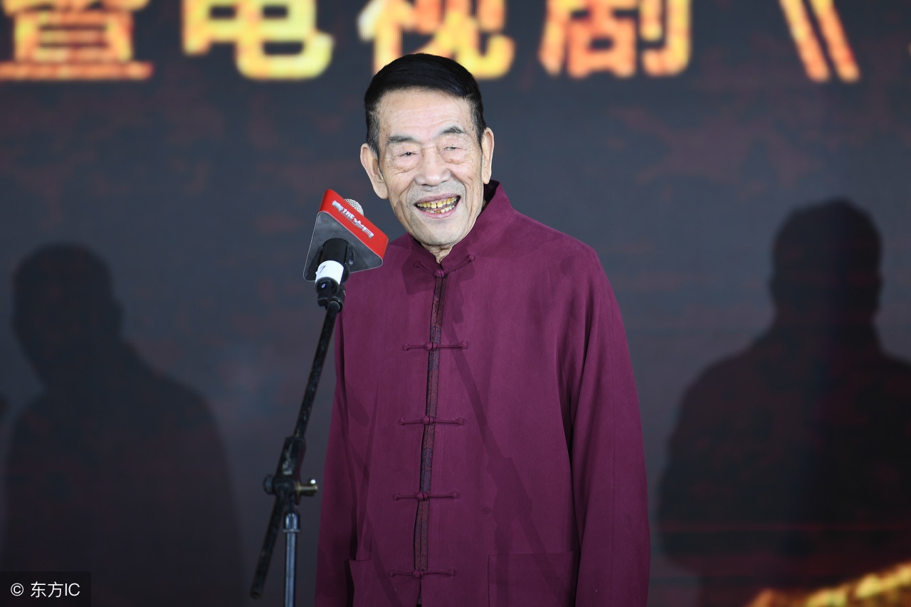 選出十位當時正活躍在相聲舞臺上的中,青年演員,稱為