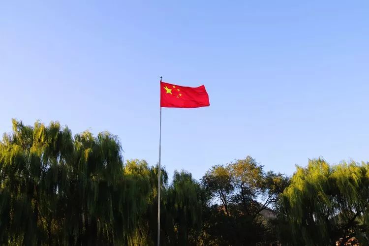 中国国旗飘扬霸气图片