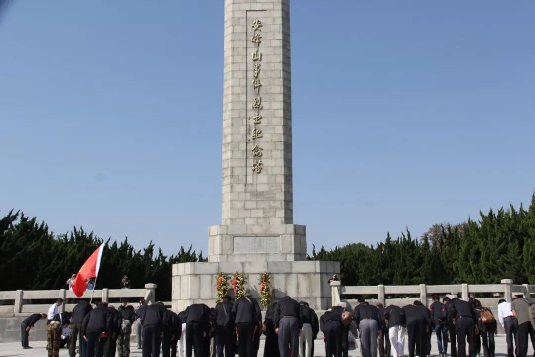 安峰山烈士陵园图片