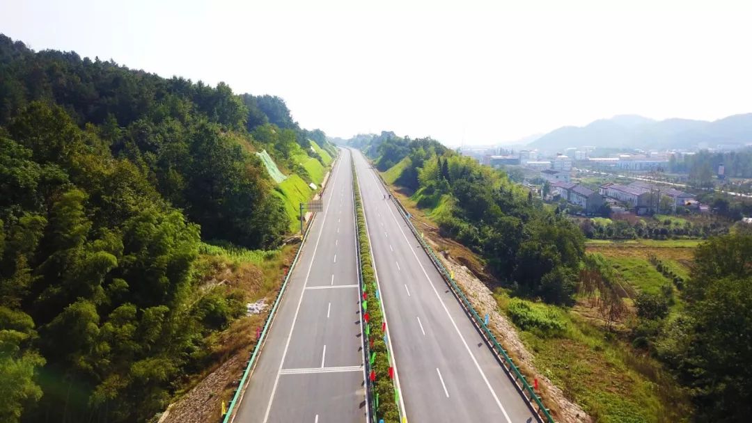 山湖旅遊大道(六安段)建成通車 萬佛湖,天堂寨等沿線32個景區串珠成鏈