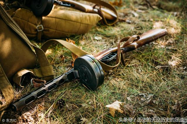 ppsh41衝鋒槍 只直到1941年初,蘇聯才研製成功裝備部隊,波波沙衝鋒槍