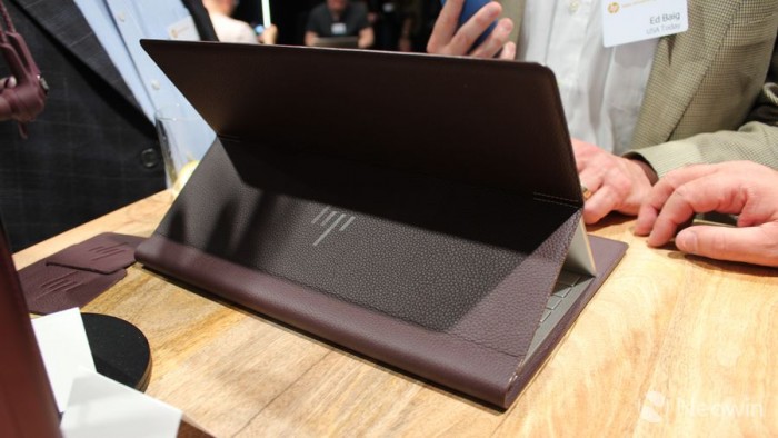 惠普推出Spectre Folio：一款皮质感变形笔记本电脑