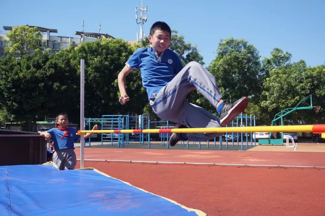 快乐运动争当新时代小健将2018年侨英小学体育节暨秋季田径运动会