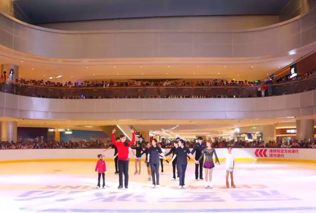 与冠军面对面赵宏博总教练率国家花样滑冰队莅临南通万象城冠军冰场