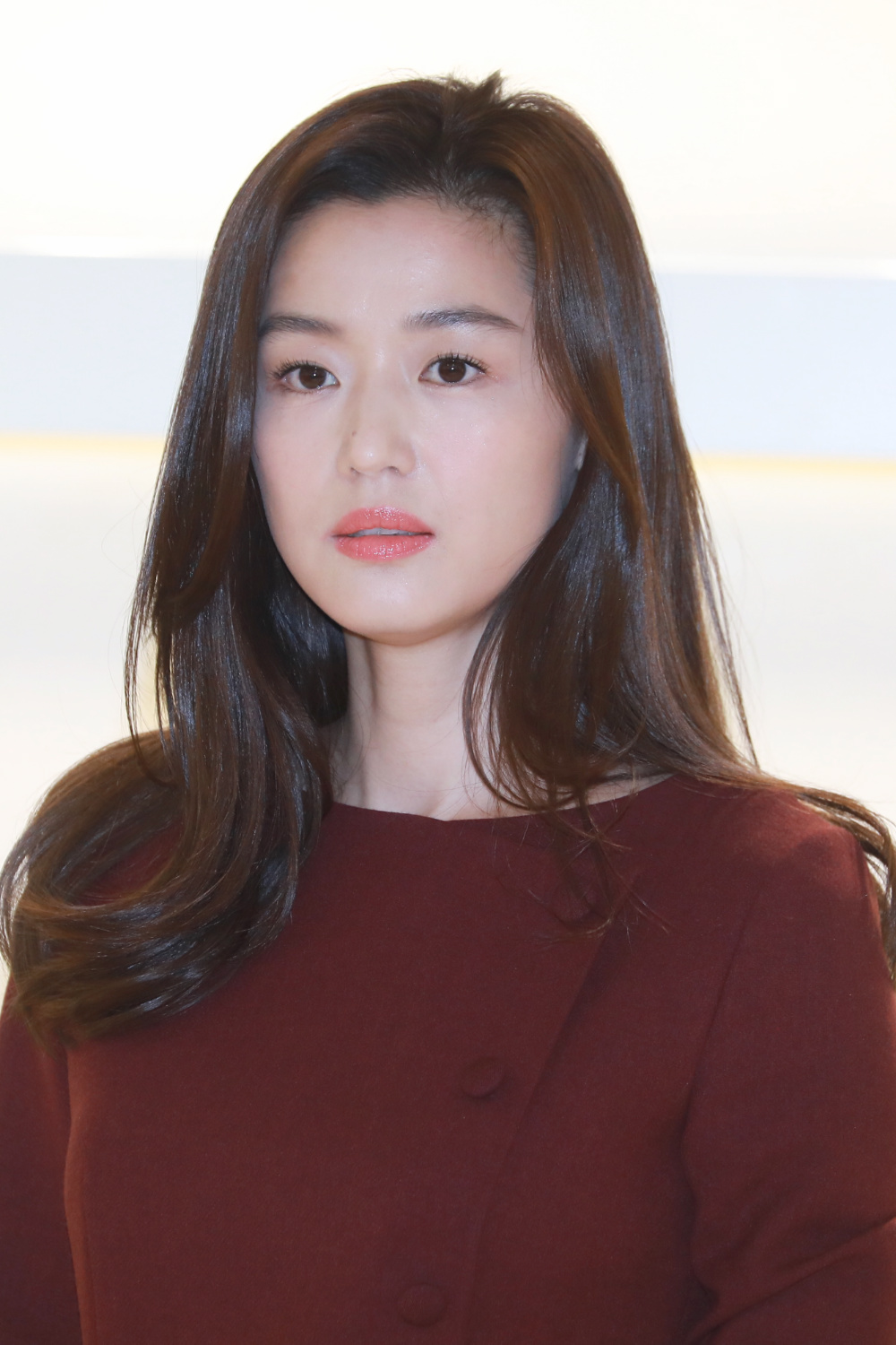 国民女演员全智贤出席了在首尔市中区某商场内举办的品牌站台活动