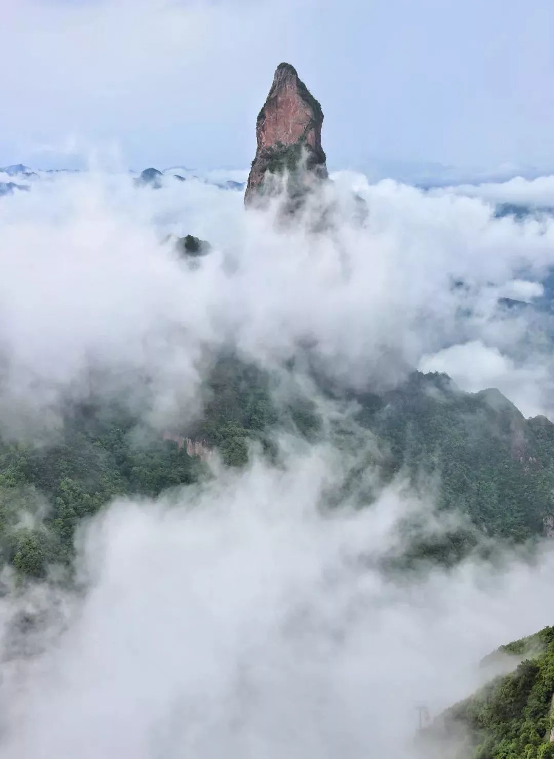 天姥山这段旅程:一路行,一路歌开元十二年,李白24岁.