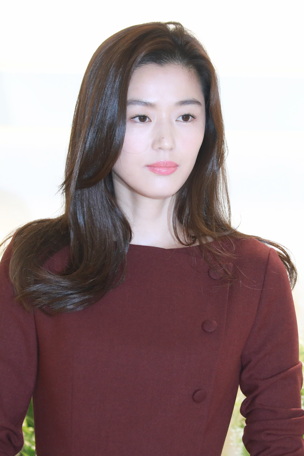国民女演员全智贤出席了在首尔市中区某商场内举办的品牌站台活动