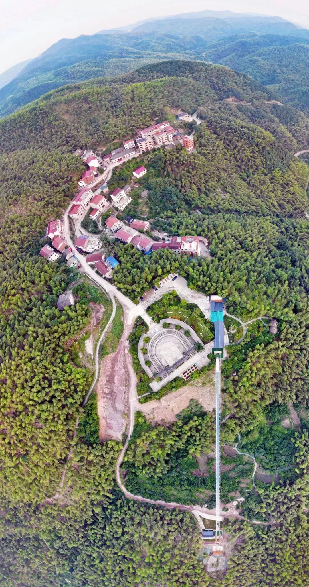 雲端北山△赤岸大寒尖原本就處在群山之中但要想看得清楚全貌視角就