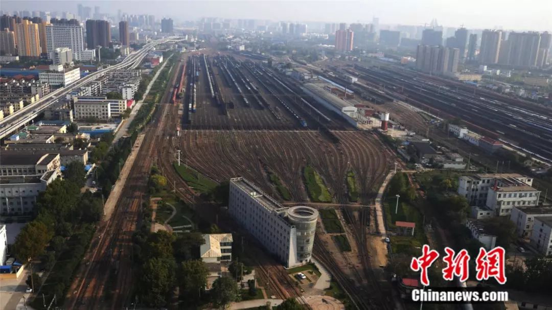 图为郑州北站,亚洲最大的编组站之一