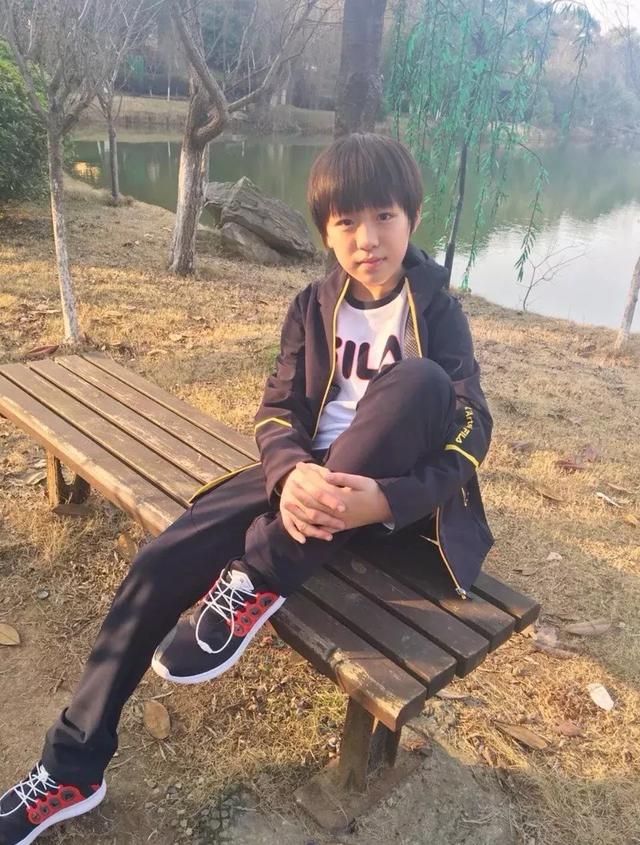年仅13岁的朱佳煜已出道10年,出演多部热门剧集,还拿下飞行执照