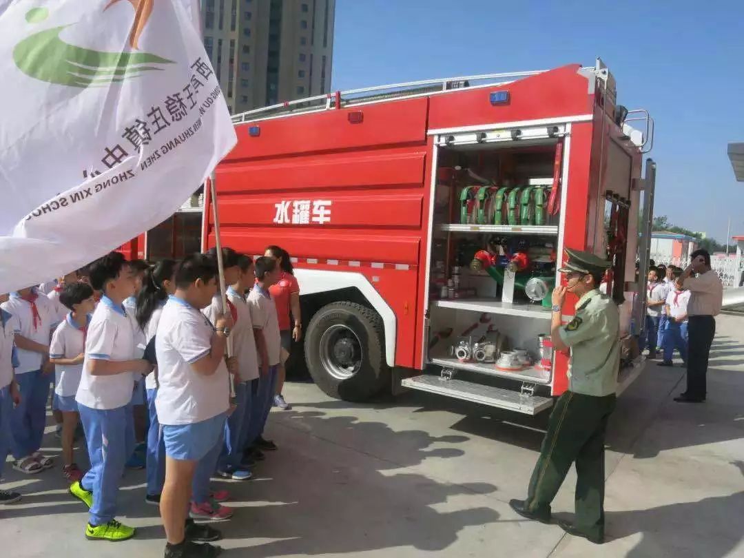 9月3日,北辰支队联合区团委,深入南王平军训实践基地,为在这里受训的