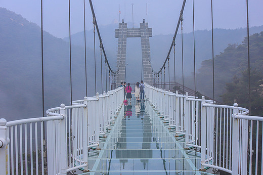 龟蒙山玻璃栈道图片