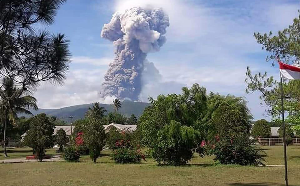 在遭受毀滅性海嘯和地震襲擊後的幾天,印度尼西亞蘇拉威西島上再次