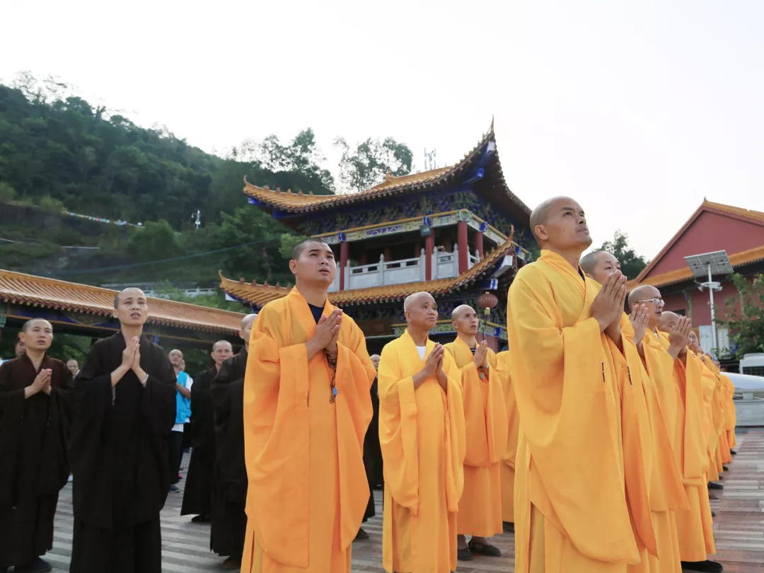 高清:化州这个胜地,首次隆重举行升挂国旗仪式