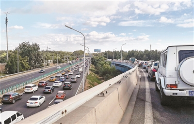 今起北京高速路將迎擁堵高峰 多條路段或全天擁堵