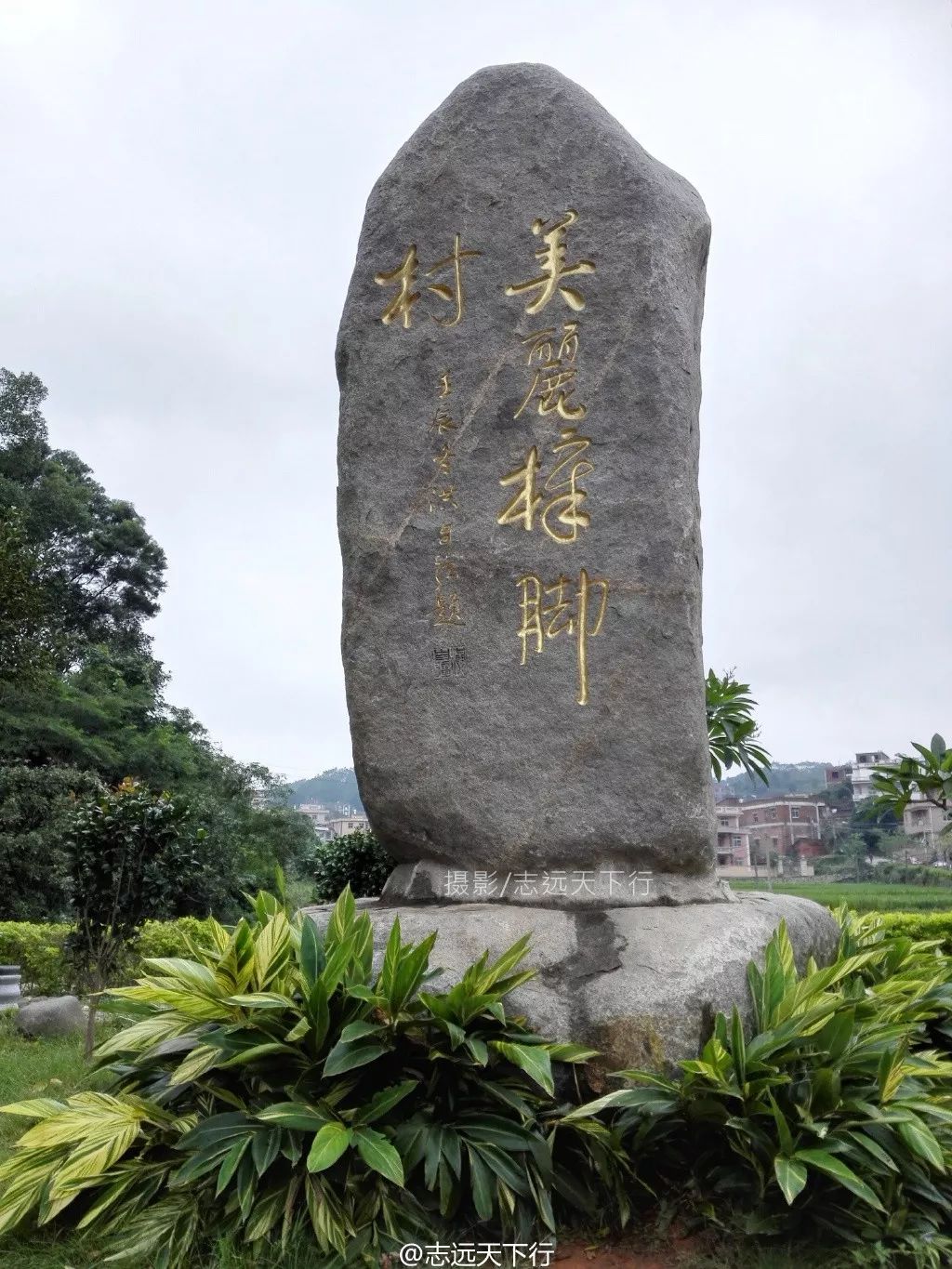 了百座色彩斑斕的古民居,陳平山烈士陵園,金鐘潭瀑布群等歷史人文景點