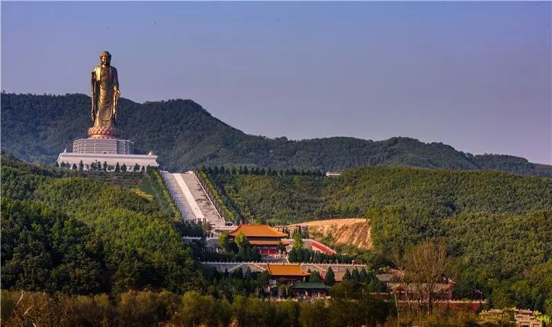 畫眉谷景區國家aaaa級景區畫眉谷生態旅遊區地處伏牛山腹地,位於魯山