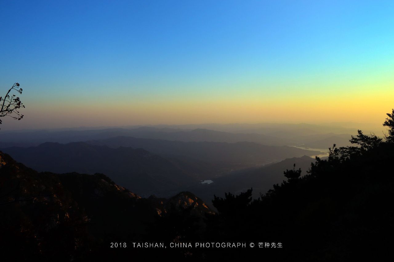 國慶夜爬泰山觀日出,是一種受虐更是一種滋味!