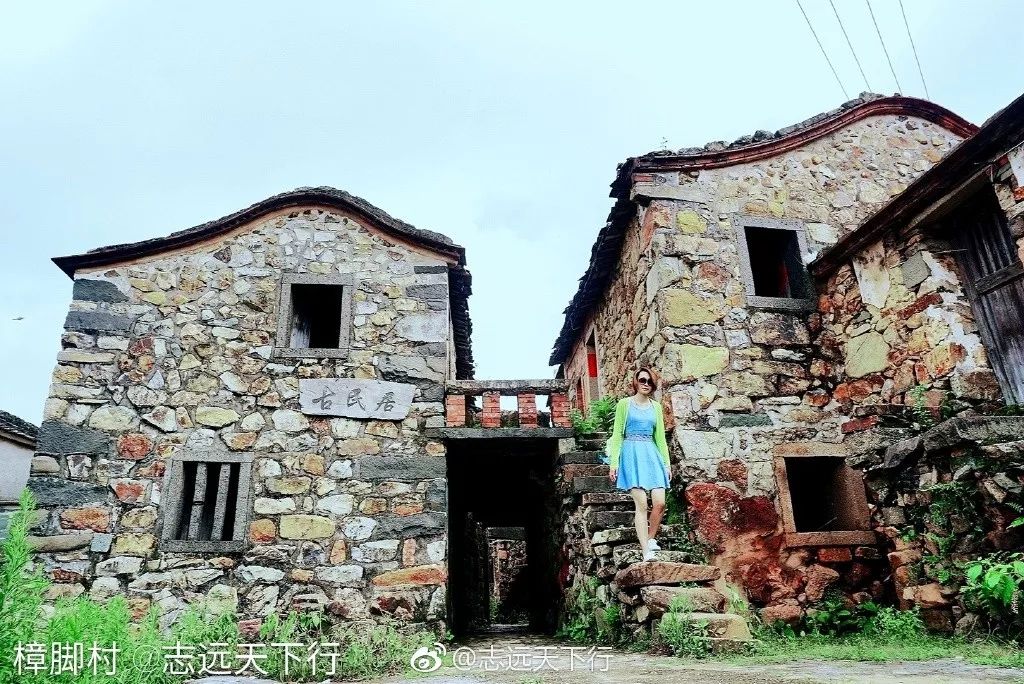 了百座色彩斑斕的古民居,陳平山烈士陵園,金鐘潭瀑布群等歷史人文景點