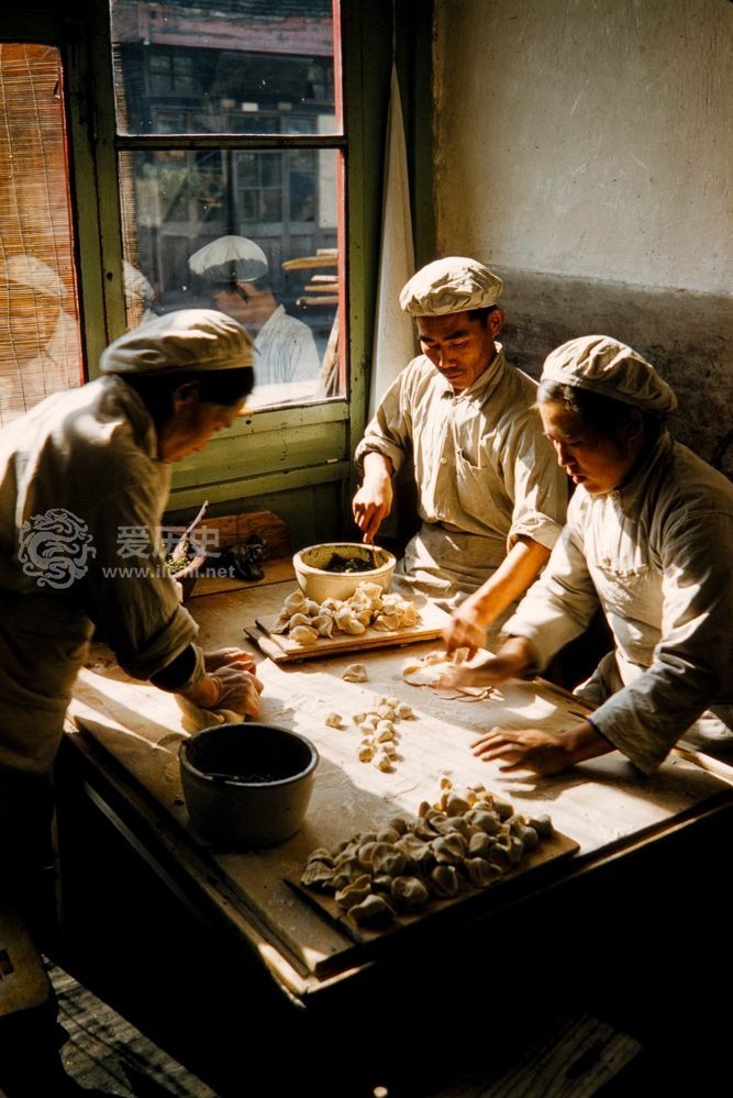 50年代老北京的國營飲食店 餃子包得實在顧客吃得暢快