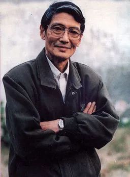 陆文夫《美食家—李晓东《绿化树》发表于1984年2月,和《男人的